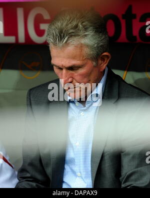 Münchens Trainer Jupp Heynckes ist gesehen vor dem Bundesligaspiel FC Bayern München vs Borussia Mönchengladbach in der Allianz Arena in München, 7. August 2011. Moechengladbach mit 1: 0 gewonnen. Foto: Tobias Hase Stockfoto