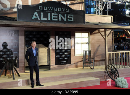 Der britische Schauspieler Daniel Craig kommt für die Deutschlandpremiere von "Cowboys & Aliens" in Berlin, Deutschland, 8. August 2011.  Der Film verbindet die Genres Science Fiction und Western und wird in Deutschland am 25. August 2011 ausgestrahlt. Foto: Britta Pedersen Stockfoto