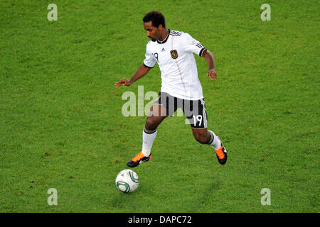 Deutschlands Cacau in Aktion während der internationalen Fußball-freundliche Spiel Deutschland Vs Brasilien im Mercedes-Benz Arena in Stuttgart, Deutschland, 10. August 2011. Foto: Peter Kneffel Dpa/lsw Stockfoto