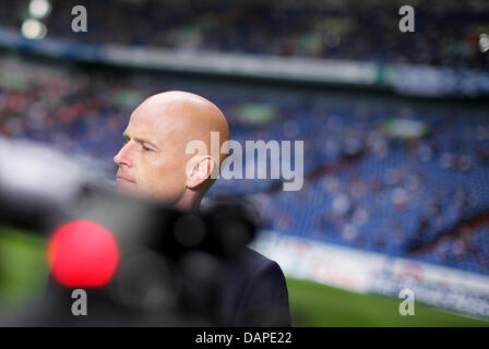 Kölns Trainer Stale Solbakken vor dem Bundesliga-Fußballspiel zwischen FC Schalke 04 und 1. FC Köln am Fußballstadion Veltins-Arena in Gelsenkirchen, Deutschland, 13. August 2011 abgebildet. Foto: Rolf Vennenbernd Stockfoto