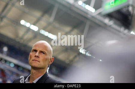 Kölns Trainer Stale Solbakken vor dem Bundesliga-Fußballspiel zwischen FC Schalke 04 und 1. FC Köln am Fußballstadion Veltins-Arena in Gelsenkirchen, Deutschland, 13. August 2011 abgebildet. Foto: Rolf Vennenbernd Stockfoto