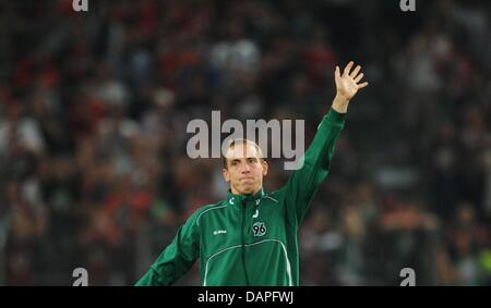 Hannovers Jan Schlaudraff feiert Sieg 2: 1 gegen Sevilla die 1. Etappe der Europa League 4. Runde Playoff-Fußballspiel Hannover 96 gegen FC Sevilla in der AWD-Arena in Hannover, Deutschland, 18. August 2011. Foto: Julian Stratenschulte Dpa/Lni +++(c) Dpa - Bildfunk +++ Stockfoto