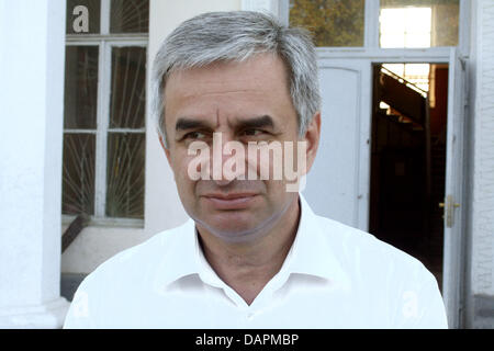 (Dpa-Datei) - ein Datei-Bild vom 21. August 2011 zeigt Oppositionskandidat Raul Khadjimba in der Hauptstadt Suchumi, Georgia. Nach dem plötzlichen Tod des Präsidenten Abchasiens, Sergei Bagapsh, unabhängiger Staat Abchasien am 26. August 2011 einen neuen Präsidenten wählen wird. Foto: Ulf Mauder Stockfoto