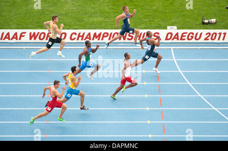 Rico Freimuth Deutschlands (hinten L) konkurriert im 100 m von der Decathlon-Wettbewerb bei der 13. IAAF Weltmeisterschaften in der Leichtathletik in Daegu, Südkorea, 27. August 2011. Foto: Bernd Thissen Dpa +++(c) Dpa - Bildfunk +++ Stockfoto