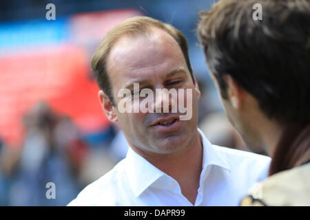 Münchens Sportdirektor Christian Nerlinger sieht man vor der deutschen Bundesliga-Spiel zwischen FC Kaiserslautern und Bayern München im Fritz-Walter-Stadion in Kaiserslautern, Deutschland, 27. August 2011. Foto: THOMAS FREY Stockfoto