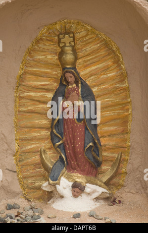 Unsere Liebe Frau von Guadalupe, Statue der hl. Franz von Assisi Kirche, Sabrosa, NM. Digitale Fotografie Stockfoto