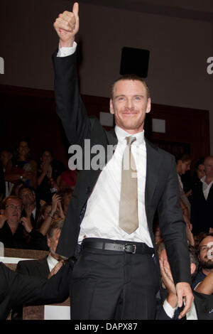 Deutsch-Irische Schauspieler Michael Fassbender kommt bei der Premiere von "A Dangerous Method" bei den 68. Internationalen Filmfestspielen von Venedig Mostra Internazionale d ' Arte Cinematografica la Biennenale di Venezia im Palazzo del Cinema in Venedig, im 2. September 2011. Foto: Hubert Boesl Stockfoto