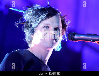 Finnischer Sänger Lauri Ylonen, führt auch bekannt als der Lead-Sänger der finnischen Band "The Rasmus" auf der Bühne im Kesselhaus Konzert während der Berlin Music Week - "Deine Stimme gegen Armut" in Berlin, Deutschland, 7. September 2011. Musiker aus der ganzen Welt sind Showcaing ihr musikalisches Talent in kleine, hinter der Bühne Aufführungen. Foto: Britta Pedersen Stockfoto