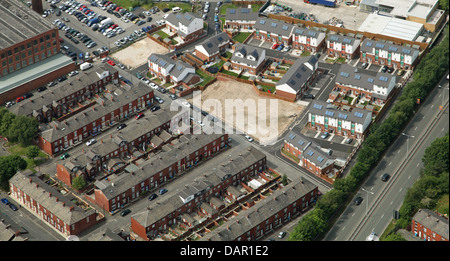 Luftaufnahme des alten o-Gehäuse und einige neue Gehäuse in Oldham Stockfoto