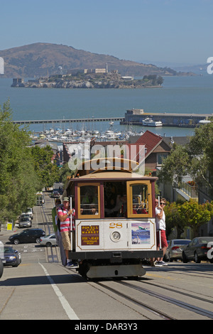 San Francisco Cable cars mit Alcatraz im Hintergrund