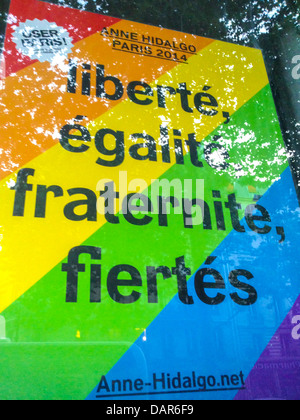 Paris, Frankreich, Fenster der französischen Sozialistischen Partei Kandidat für die Bürgermeisterwahl, mit schwuler Regenbogenflagge, im Marais, "Anne Hidalgo", iPhoneographie Foto, Sozialistische Arbeiterpartei, Französisches Poster Stockfoto