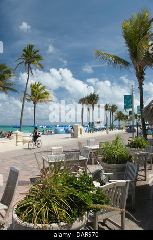 OUTDOOR-STRAßENCAFE AM STRANDPROMENADE HOLLYWOOD BEACH FLORIDA USA Stockfoto