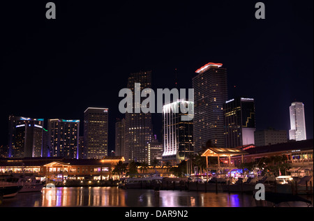 BAYSIDE MARKETPLACE MARINA SKYLINE VON DOWNTOWN MIAMI FLORIDA USA Stockfoto