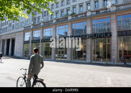 Karl Marx holte Gebäude ehemalige Buchhandlung auf Karl Marx Allee Friedrichshain Berlin Deutschland Stockfoto