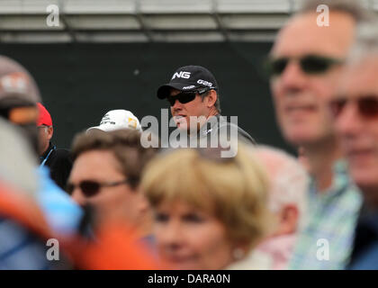 Muirfield, East Lothian, Schottland. 17. Juli 2013. Engländer Lee Westwood sticht aus der Masse während einer Proberunde vor der Open Golf Championship von Muirfield. Die Open Championship 2013 werden die 142. Open Championship, 18.-21. Juli abgehaltenen Muirfield Golf Links in Gullane, East Lothian, Schottland. Bildnachweis: Aktion Plus Sport/Alamy Live-Nachrichten Stockfoto