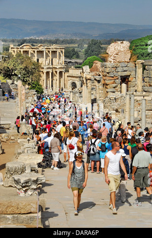 Straßenszene in der archäologischen Stätte von Ephesus, Provinz Izmir, Türkei Stockfoto