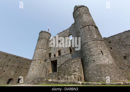 Stadt von Harlech, Wales.  Malerische Aussicht von Harlech Castle Torhaus und inneren Ward. Stockfoto