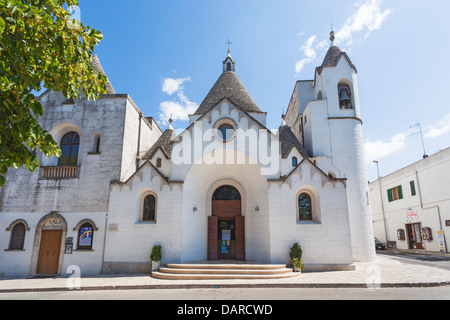 Kirche St Anthony, Alberobello, Apulien, Süditalien - Trulli Stil Gebäude Stockfoto