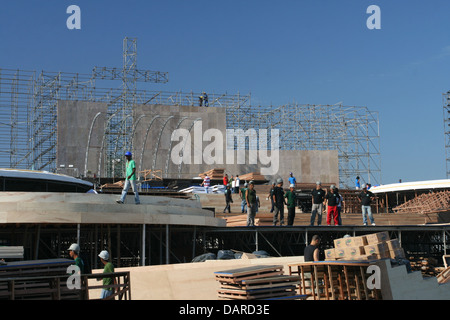 Montage der Bühne für Papst Francis auf der Welt Jugend Tag 2013 im Strand der Copacabana, Rio De Janeiro, Brasilien. Stockfoto