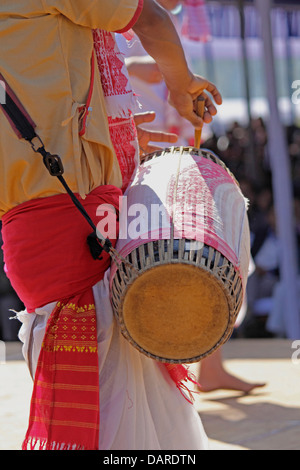 Bihu, Assamesisch Stämme Durchführung traditioneller Bihu Tanz auf Namdapha Eco Kulturfestival, Miao, Arunachal Pradesh, Indien Stockfoto