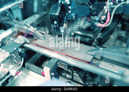 Eine funktionierende Laserbearbeitung PCB-Maschine Stockfoto