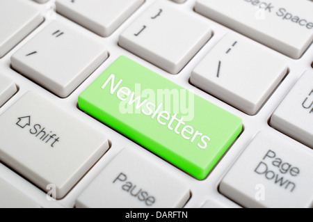 Newsletter auf Tastatur Stockfoto
