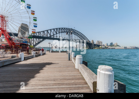 Die Milsons Point vor der Luna Park und die Sydney Harbour Bridge wharf Stockfoto