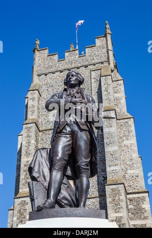 England, Suffolk, Sudbury, Thomas Gainsborough Statue und St.Peters Kirche Stockfoto