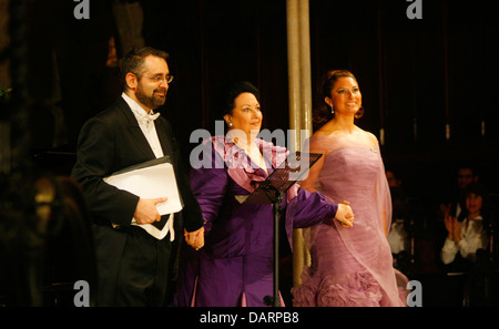 Oper die Sopranistin Montserrat Caballe (C) und ihre Tochter gesehen während eines Auftritts auf der spanischen Insel Mallorca. Stockfoto