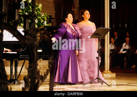 Oper die Sopranistin Montserrat Caballé (L) und ihre Tochter gesehen während eines Auftritts auf der spanischen Insel Mallorca. Stockfoto