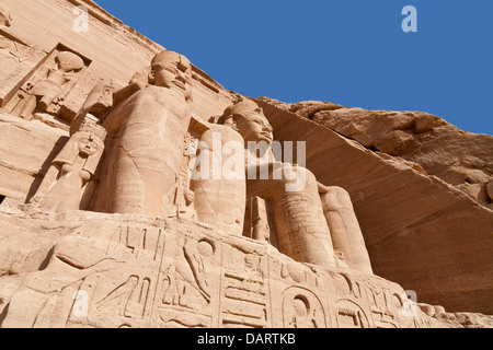 Die große Sonne Tempel von Abu Simbel erbaut von Ramses II, der UNESCO World Heritage Site, Nasser-See, südlich von Assuan, Oberägypten Stockfoto