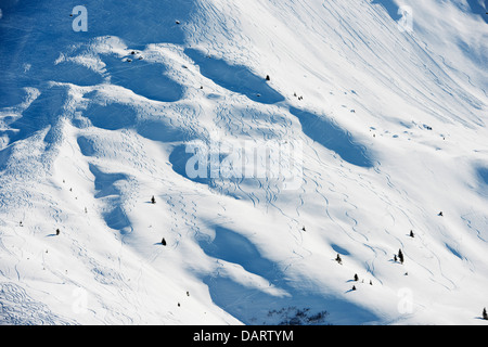 Europa, Schweiz, Graubünden, Arosa Mountain Resort ski Gebiet frische Spuren Stockfoto