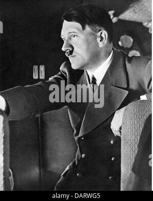Hitler, Adolf, 20.4.1889 - 30.4.1945, deutscher Politiker (NSDAP), Reichskanzler 30.1.1933 - 30.4.1945, im Flugzeug über Berlin, Foto von Eva Braun, ca. 1940, Stockfoto