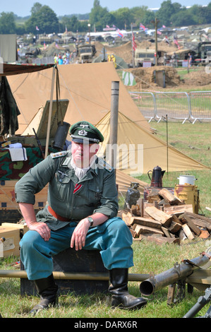 Krieg und Frieden Wiederbelebung, Juli 2013. Folkestone Racecourse, Kent, England, UK. Mann in deutscher uniform Stockfoto