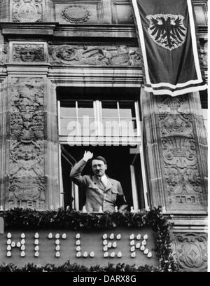 Nationalsozialismus / Nationalsozialismus, Nürnberger Reichsparteitag der Freiheit, 10. - 16.9.1935, Reichskanzler Adolf Hitler am Fenster des Hotels Deutscher Hof, Nürnberg, Zusatzrechte-Clearences-nicht vorhanden Stockfoto