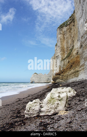 Etretat, Naturstein Bogen Wunder, Klippen und Strand. Normandie, Frankreich. Stockfoto