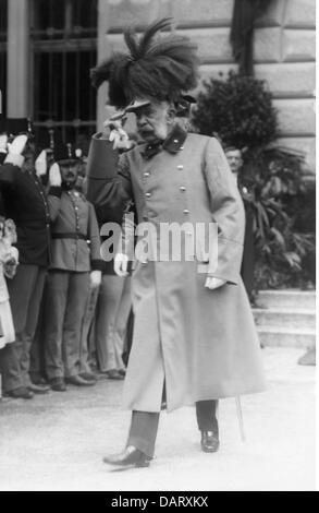 Franz Joseph I., 18.8.1830 - 21.11.1916, Kaiser von Österreich 2.12.1848 - 21.11.1916, volle Länge, verlassen der Hofburg, Wien, ca. 1910, Stockfoto