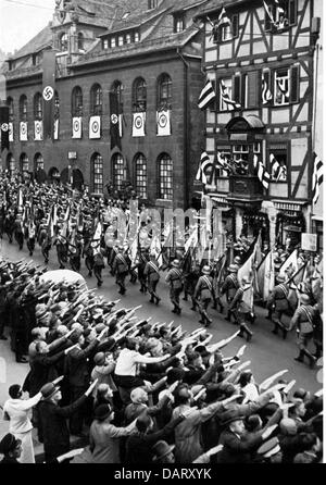 Nationalsozialismus / Nationalsozialismus, Nürnberger Reichsparteitag der Freiheit, 10. - 16.9.1935, Wehrmachtssoldaten mit Regimentfarben der Kaiserlichen Armee, Nürnberg, Zusatzrechte-Freistellungen-nicht verfügbar Stockfoto