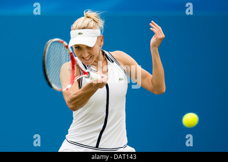 Elena Vesnina Russlands in Aktion spielen Rechtshänder Vorhand Schuss während Einzel-Match spielen Stockfoto