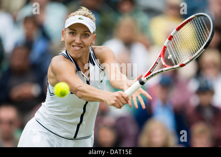 Elena Vesnina Russlands in Aktion spielen Rechtshänder Rückhand Einzelaufnahme während Einzel-Match spielen Stockfoto