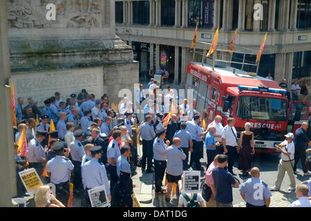 Feuerwehr Union marschieren durch London Stockfoto