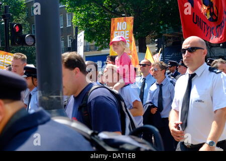 Feuerwehr Union marschieren durch London Stockfoto