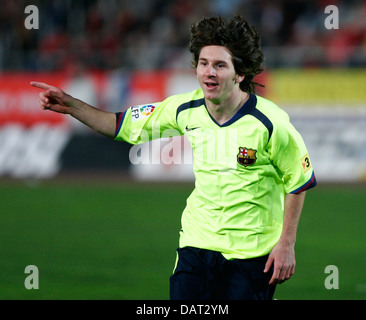 Lionel Messi feiert nach ein Tor gegen Real Mallorca in der spanischen Balearen-Insel. Stockfoto