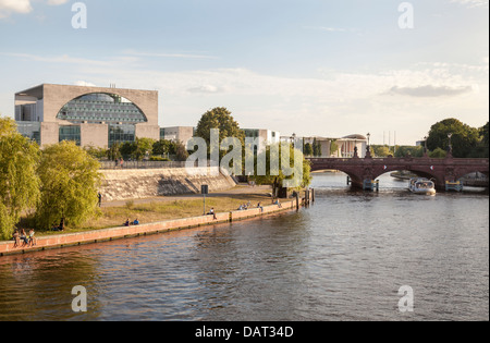 Spree mit Moltkebrücke und Bundeskanzleramt, Berlin, Deutschland Stockfoto