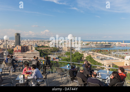 Luftaufnahme von Barcelona gesehen von der Terrasse des Restaurant Miramar am Berg Montjuic Stockfoto