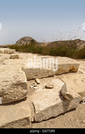 Die neu ausgegrabene Blöcke in der Nähe von Schlamm-Ziegel Hawara Pyramide im Bereich Faiyum von Ägypten Stockfoto