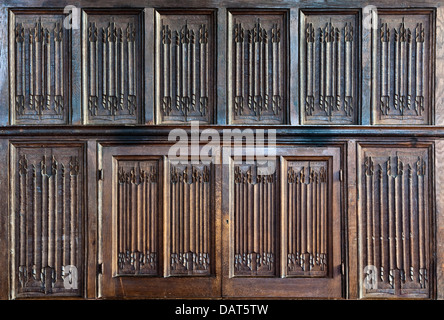 Linenfold-Verkleidung auf dem Orgelgehäuse in St. Stephen's Church, Old Radnor, Powys, UK, gilt als die älteste Kirchenorgel in Großbritannien (um 1500) Stockfoto