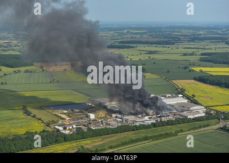 Luftaufnahme von Norbert Dentressangle Fabrik Feuer Stockfoto