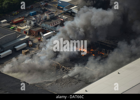 Luftaufnahme von Norbert Dentressangle Fabrik Feuer Stockfoto