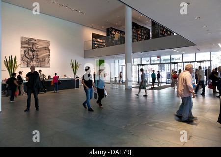 Eingang Halle des Moma in New York City Stockfoto